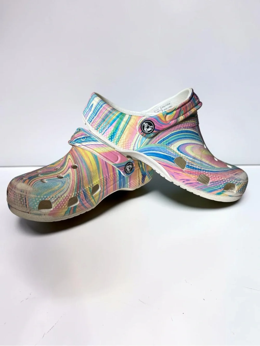 Crocs Classic Out of This World II Clog Kids J2 Rainbow Pastel Marble Swirl